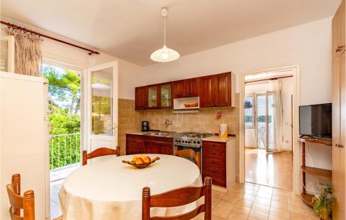 Prizba Apartment | Beautiful Apartment In Blato With Wifi