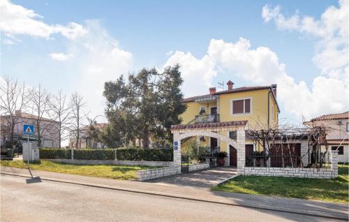 Finida Apartment | Beautiful Apartment In Finida With Wifi