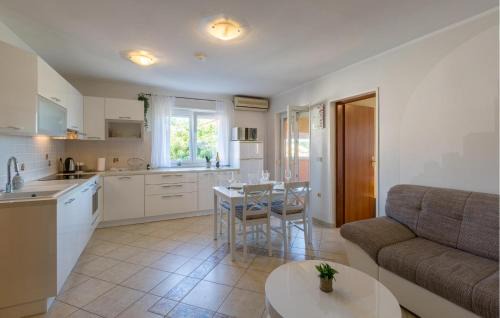 Karigador Apartment | Beautiful Apartment In Karigador