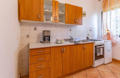 Sisan Apartment | Beautiful apartment in Liznjan with WiFi