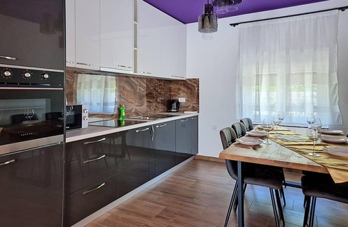 Obrovac Apartment | Beautiful apartment in Obrovac with WiFi