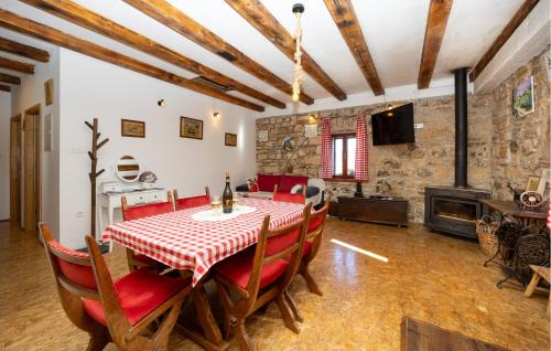 Citluk Apartment | Beautiful Apartment In Hrvace With Wifi