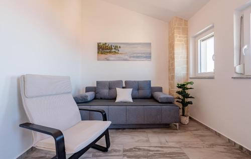 Prizna Apartment | Beautiful Apartment In Prizna With Wifi