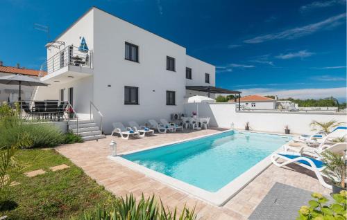 Murine Apartment | Beautiful Apartment In Umag