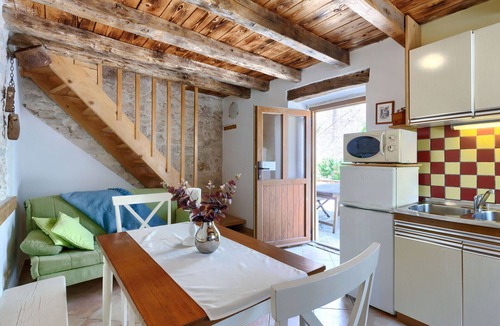 Kastelir House | Beautiful apartment in villa for 3 guests with pool, WIFI, A/C, TV, terrace and pets allowed