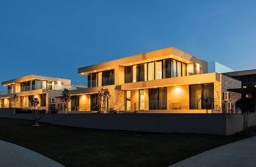 Savudrija House | Beautiful apartment in villa for 8 guests with pool, WIFI, hot tub, A/C, TV and terrace