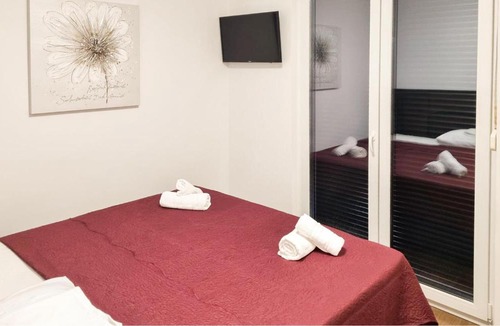 Vrboska Apartment | Beautiful Apartment In Vrboska With Wifi