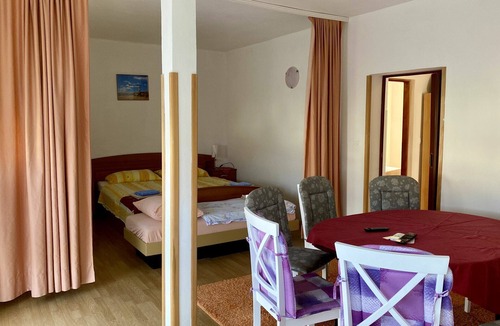 Mundanije Apartment | Beautiful apartment with A/C, WIFI, TV, terrace, pets allowed, panoramic view and parking