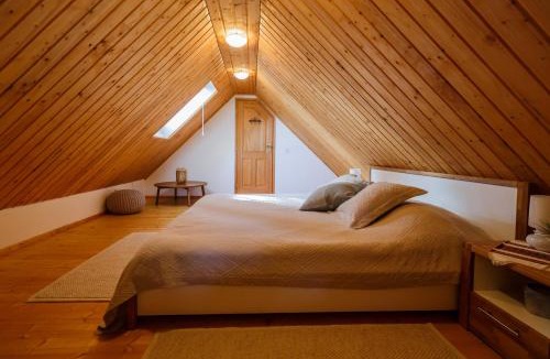 Plaski House | Beautiful cottage with heated pool for 22 ppl