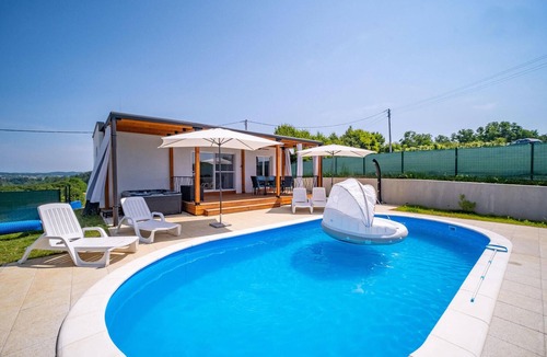 Duga Resa House | Beautiful home in Cerovacki Galovici with sauna