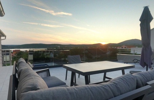 Bilice House | Beautiful holiday home with pool and sea views