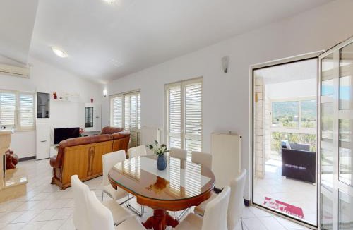 Neoric House | Beautiful holiday home with private sauna