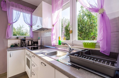 Dobropoljana House | Beautiful holiday home with enchanting garden for an unforgettable holiday near the beach.