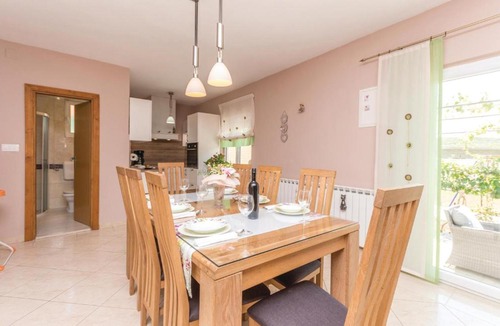 Donje Rastane House | Beautiful Home In Sveti Filip I Jakov With House A Panoramic View