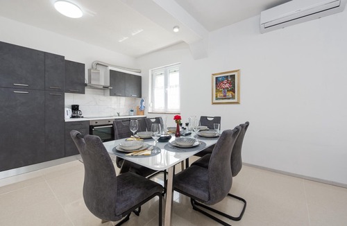 Benkovac House | Beautiful home in Benkovac