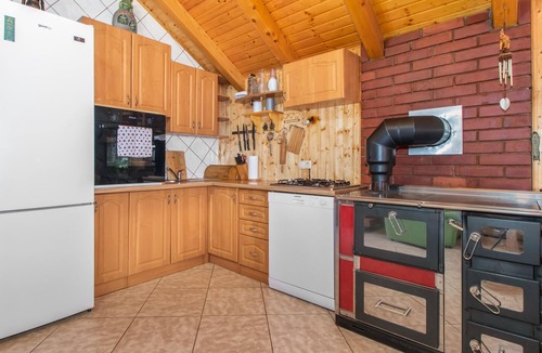 Breze House | Beautiful home in Breze with WiFi