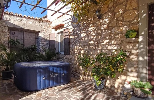 Bribir House | Beautiful home in Bribir with 3 Bedrooms, WiFi and Jacuzzi