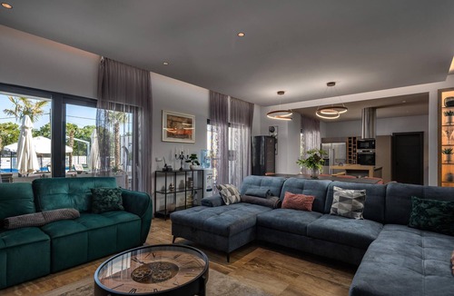 Brisevo House | Beautiful home in Brisevo with sauna