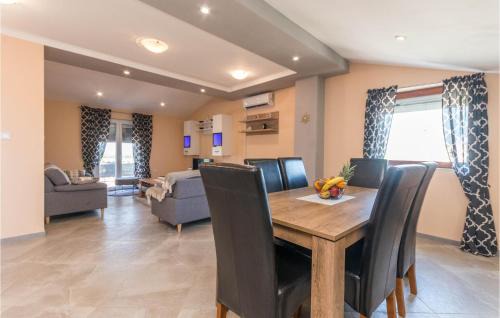 Benkovac House | Beautiful Home In Ceranje Gornje