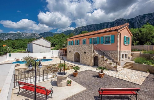 Grizane House | Beautiful home in Grizane with sauna