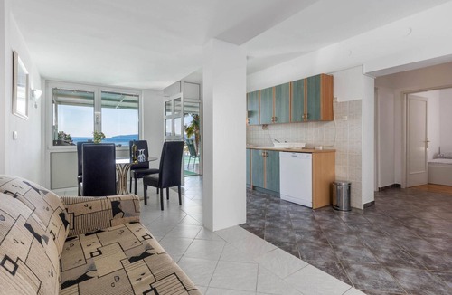 Ika House | Beautiful home in Ika
