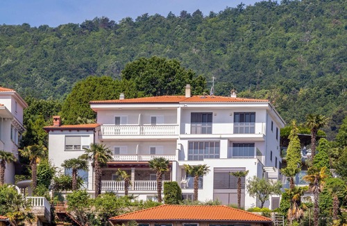 Ika House | Beautiful home in Ika with WiFi