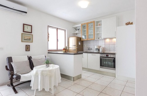 Sestanovac House | Beautiful home in Katuni