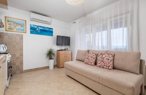 Medveja House | Beautiful home in Medveja with house sea view