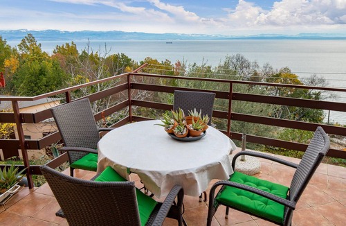 Medveja House | Beautiful home in Medveja with house sea view