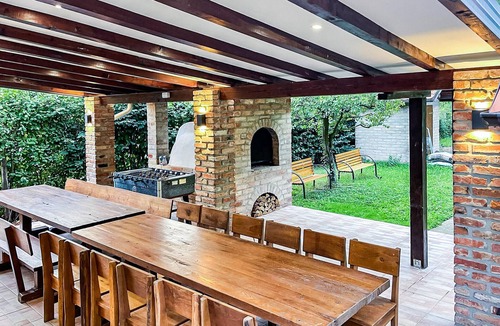 Vinkovci House | Beautiful home in Mirkovci with jacuzzi