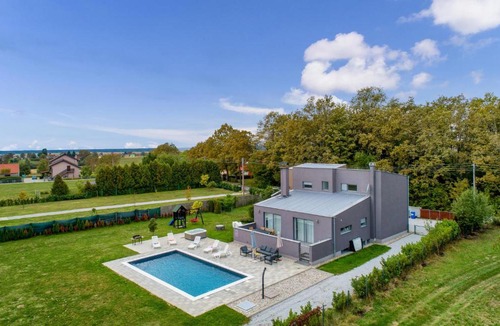 Pisarovina House | Beautiful Home In Pisarovina With Sauna, Wifi And Outdoor Swimming Pool