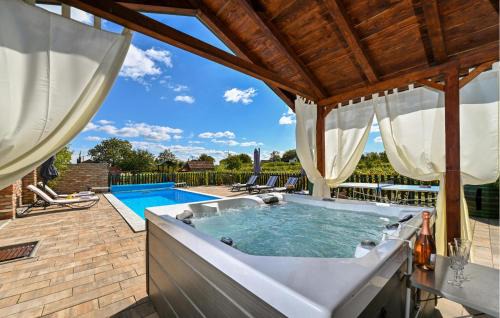Klostar Podravski House | Beautiful Home In Prugovac With Sauna
