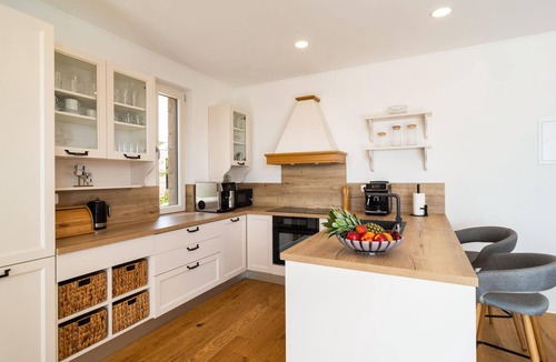 Sumartin House | Beautiful home in Sumartin with sauna