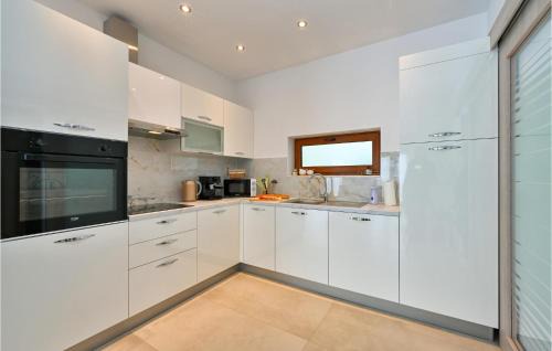 Vinica House | Beautiful Home In Vinica With Sauna