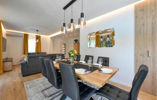 Krapina-Zagorje House | Beautiful Home In Vrtnjakovec