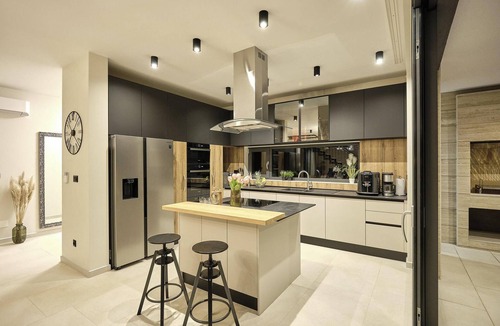 Zdrelac House | Beautiful home in Zdrelac with sauna