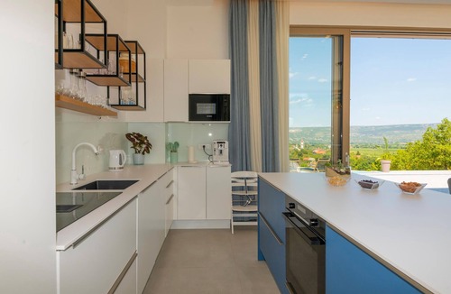 Zmijavci House | Beautiful home in Zmijavci with sauna