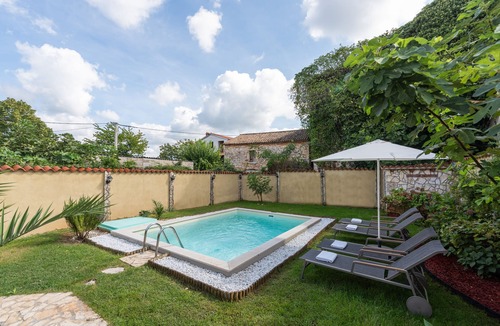 Stifanici House | Beautiful large stone house with pool and garden, near Porec and the sea