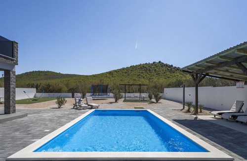 Stankovci House | Beautiful private villa for 8 people with WIFI, private pool, A/C, TV, patio and pets allowed
