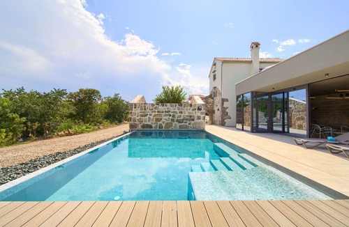 Nenadici House | Beautiful private villa for 6 guests with private pool, WIFI, hot tub, A/C, TV and terrace