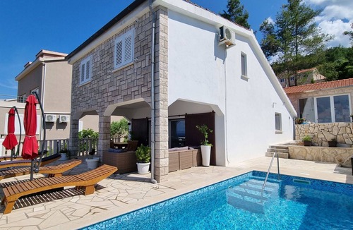 Prigradica House | Beautiful private villa for 6 people with A/C, private pool, WIFI, TV and terrace
