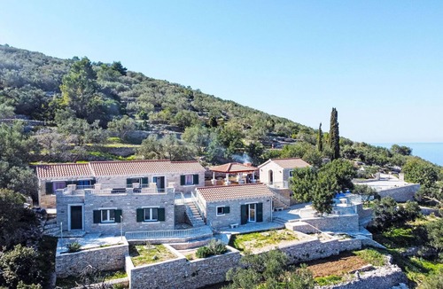 Prigradica House | Beautiful private villa for 8 guests with internet, A/C, private pool, TV, terrace and pets allo.