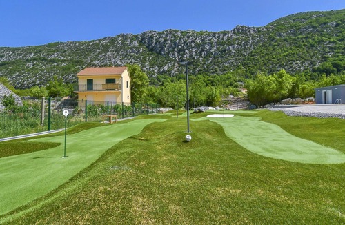 Tucepi House | Beautiful private villa for 6 people with A/C, private pool, WIFI, TV, terrace and parking