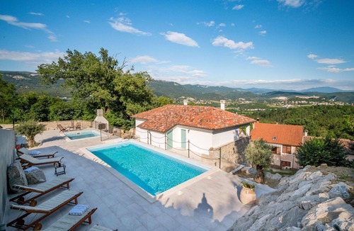 Buzet House | Beautiful private villa for 14 people with WIFI, A/C, private pool, TV and terrace