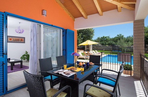 Trget House | Beautiful private villa for 8 people with A/C, private pool, WIFI, TV, terrace and pets allowed