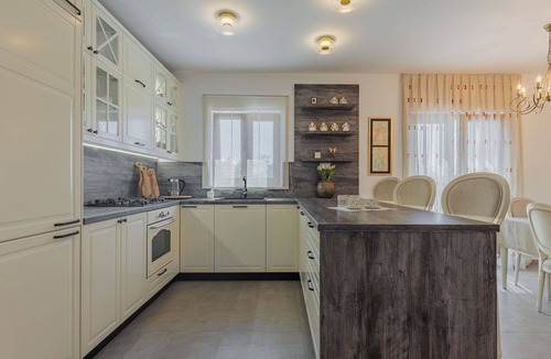 Lovinac House | Beautiful private villa for 6 guests with WIFI, A/C, private pool, TV and patio