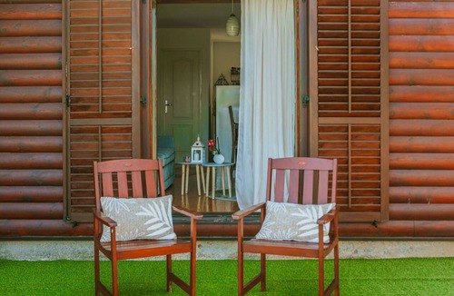 Perusic House | Beautiful private villa for 4 guests with WIFI, TV, terrace and pets allowed