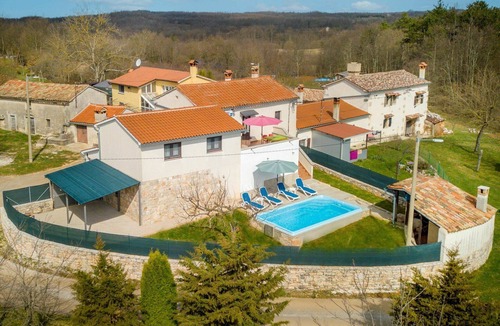 Gracisce House | Beautiful private villa for 6 guests with private pool, A/C, WIFI, TV and terrace