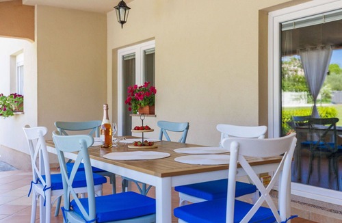 Filipana House | Beautiful private villa for 6 guests with WIFI, private pool, A/C, TV and terrace