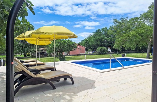 Vinez House | Beautiful private villa for 6 people with A/C, private pool, WIFI, TV and terrace